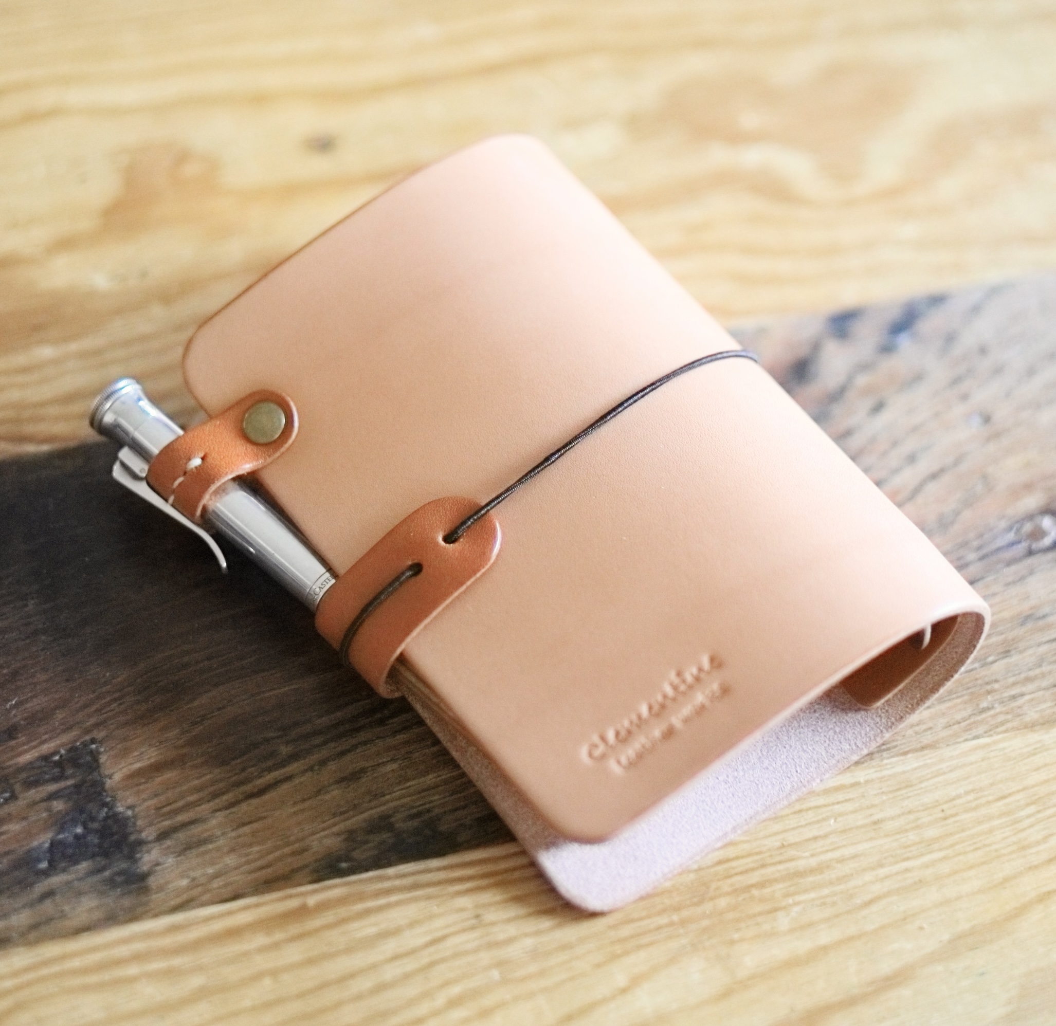 私的時間のためのシステム手帳(M6サイズ)　ナチュラル　本革ディバイダー２枚付